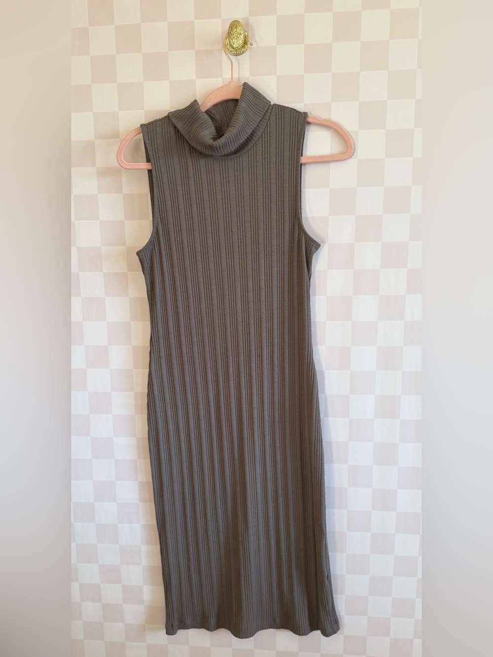 🧶🦊🍄🍁🍂🌻🌞 
Sleeveless Ribbed Turtleneck Dress